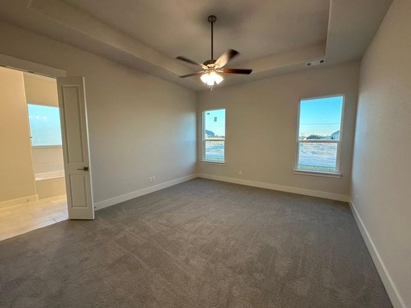 Spacious, unfurnished interior of a new home in Eagle Ridge Estates, Weatherford (Image 15).