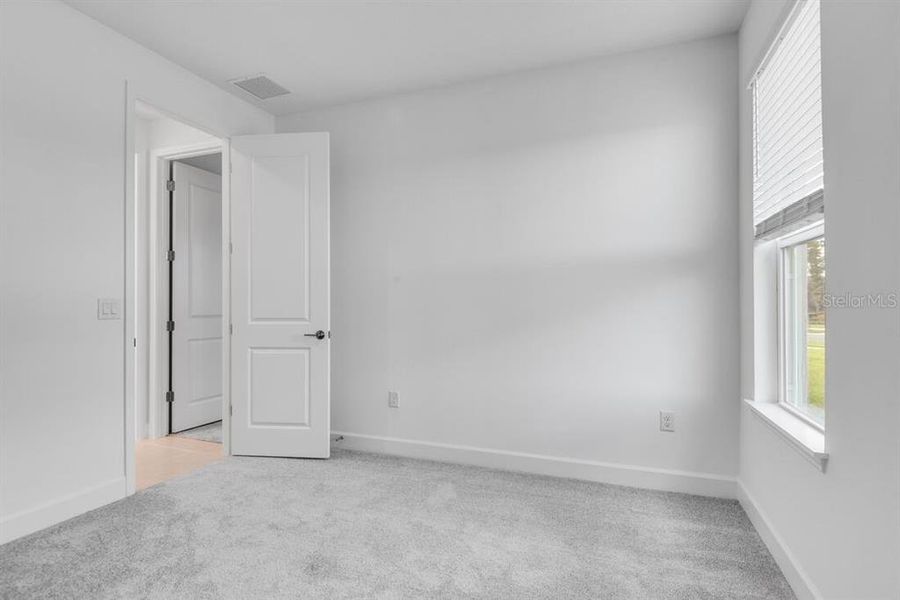 Spacious, unfurnished interior of a new home in Ardisia Park, New Smyrna Beach (Image 21).