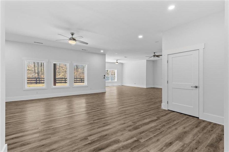 Spacious, unfurnished interior of a new home in , Alpharetta (Image 97).