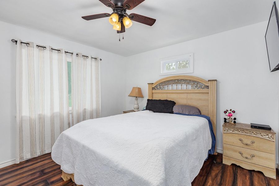 Furnished interior view inside a new home in , Lufkin (Image 3).