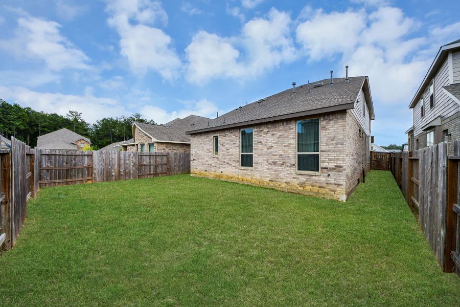 Exterior details and patio area of a home in The Trails, New Caney (Image 27).