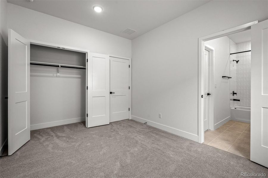 Spacious, unfurnished interior of a new home in Trailside at Cottonwood Creek, Colorado Springs (Image 29).