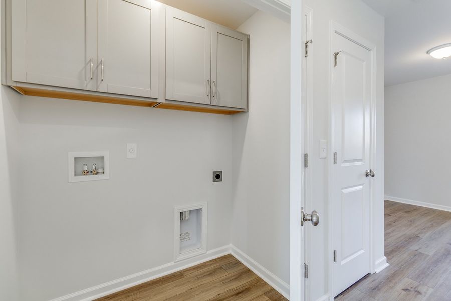 Spacious, unfurnished interior of a new home in Astoria, Columbia (Image 21).