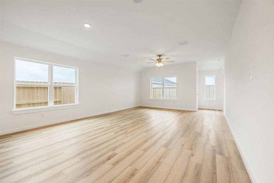 Spacious, unfurnished interior of a new home in River Ranch, Dayton (Image 26).