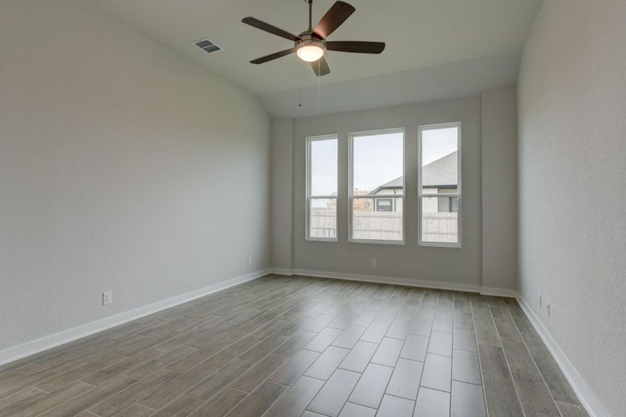 Representative unfurnished interior of a home built from the Guadalupe by Ashton Woods in The Heritage at Saddlebrook Ranch 70's, Schertz (Image 17).