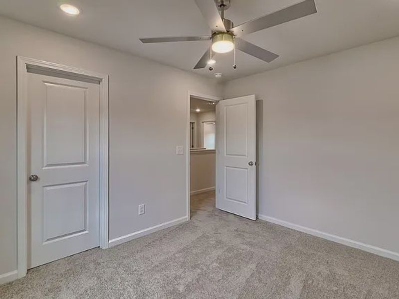 Spacious, unfurnished interior of a new home in Amber Hill, West Columbia (Image 13).