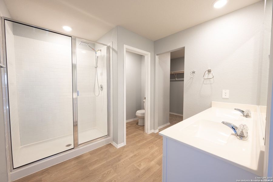 Furnished interior view inside a new home in , Seguin (Image 5).