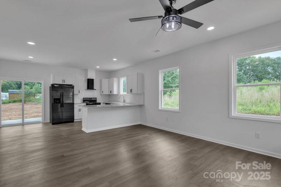 Spacious, unfurnished interior of a new home in , Shelby (Image 28).