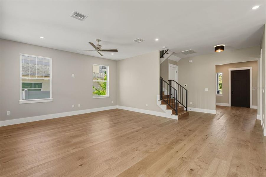 Spacious, unfurnished interior of a new home in , St. Petersburg (Image 39).