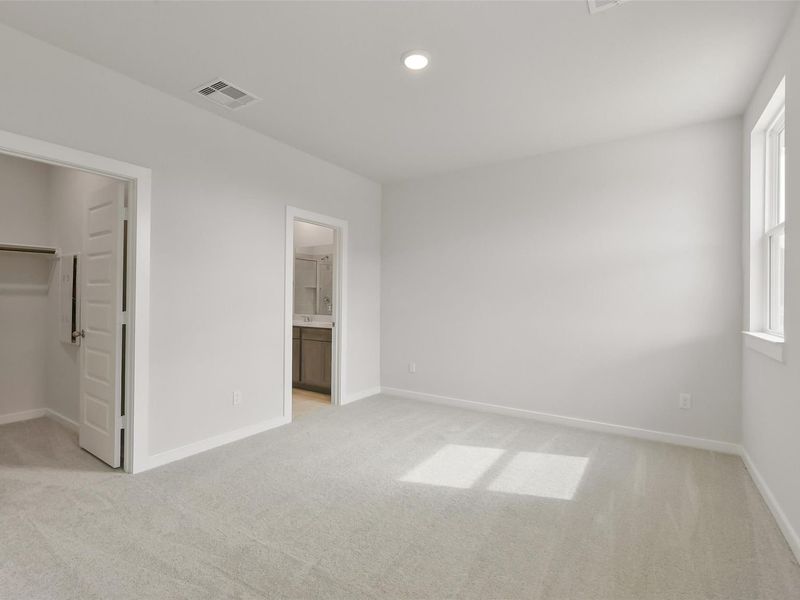 Spacious, unfurnished interior of a new home in Spring Branch Crossing, Conroe (Image 30).