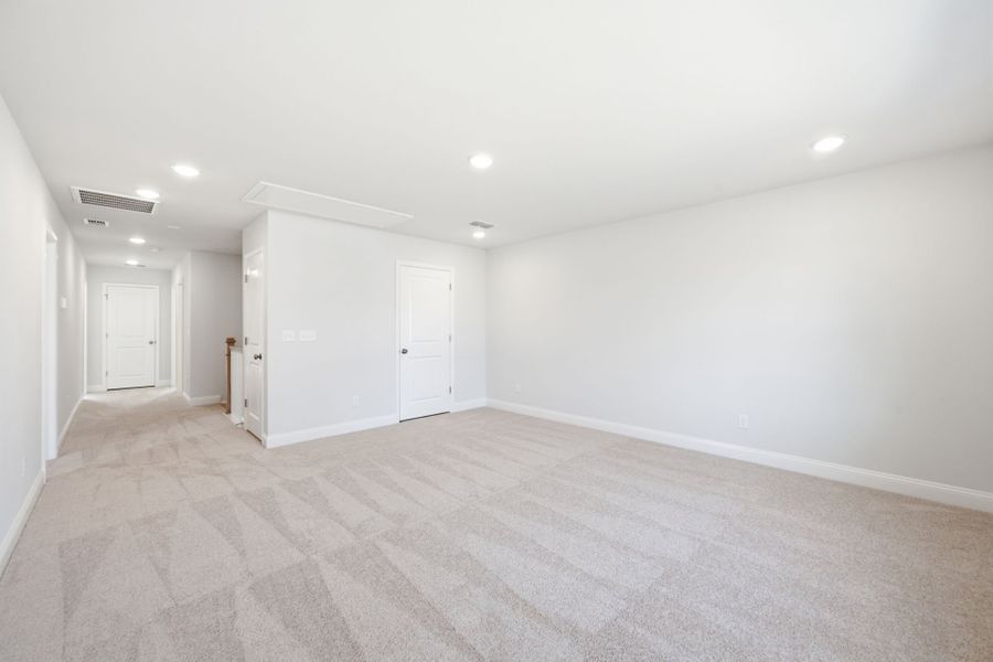 Spacious, unfurnished interior of a new home in Carriage Estates, Lexington (Image 44).