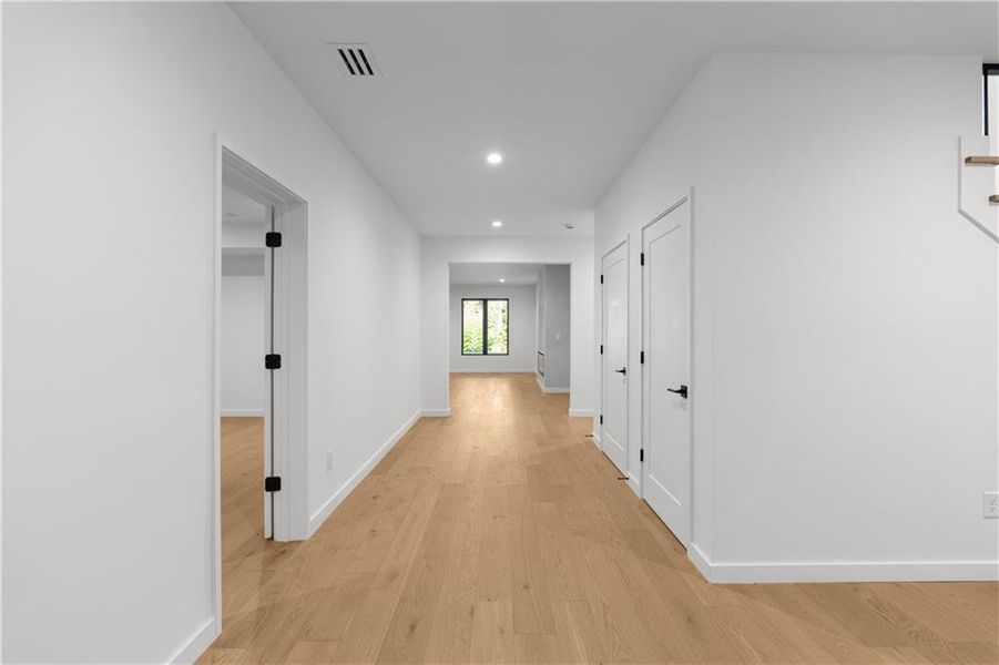 Spacious, unfurnished interior of a new home in , Atlanta (Image 95). Spacious, unfurnished interior of a new home in , Atlanta (Image 95).