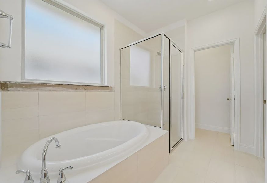 Plan 3019 Primary Bath - 11 of 17