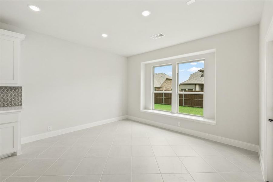 Spacious, unfurnished interior of a new home in The Oaks, Red Oak (Image 21).