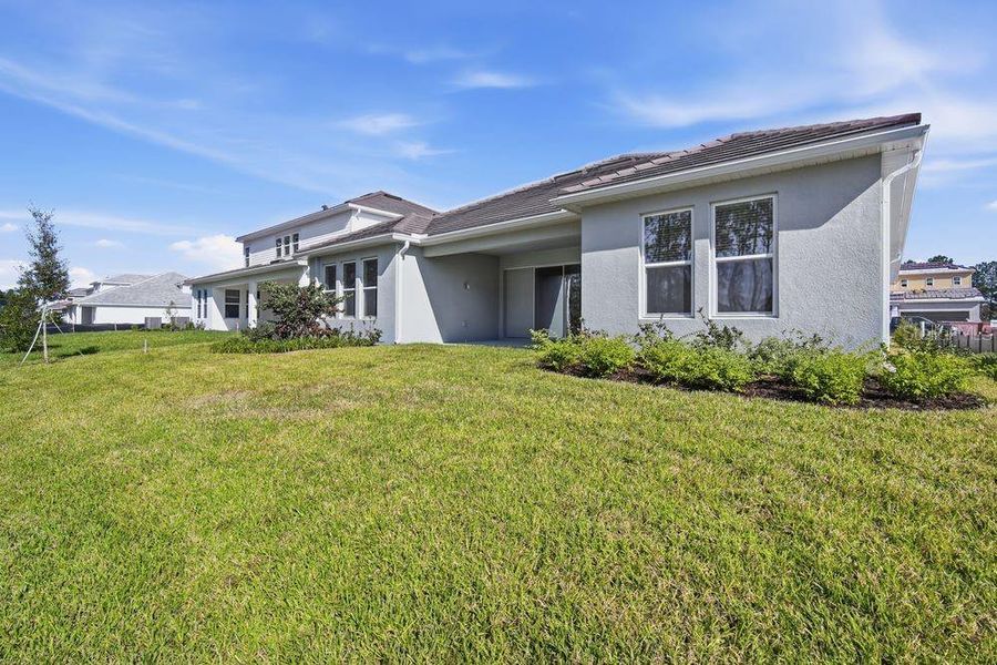 Exterior details and patio area of a home in Hammock at Two Rivers, Zephyrhills (Image 3).