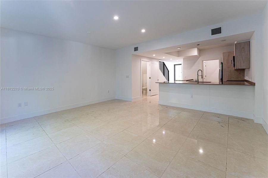 Spacious, unfurnished interior of a new home in , Dania Beach (Image 24).