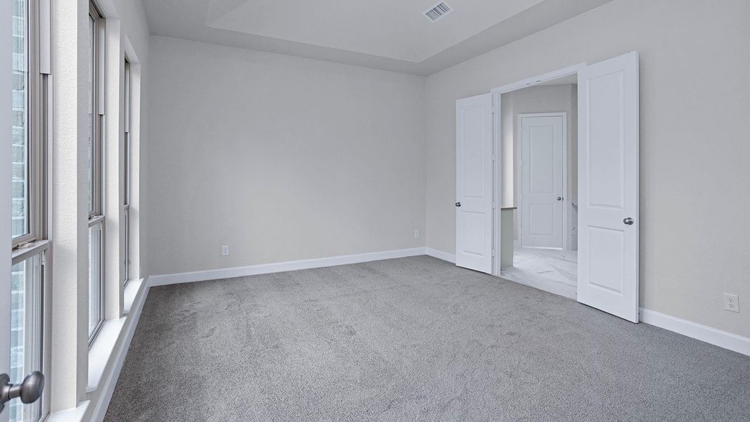 Spacious, unfurnished interior of a new home in Evergreen 70', Conroe (Image 8).