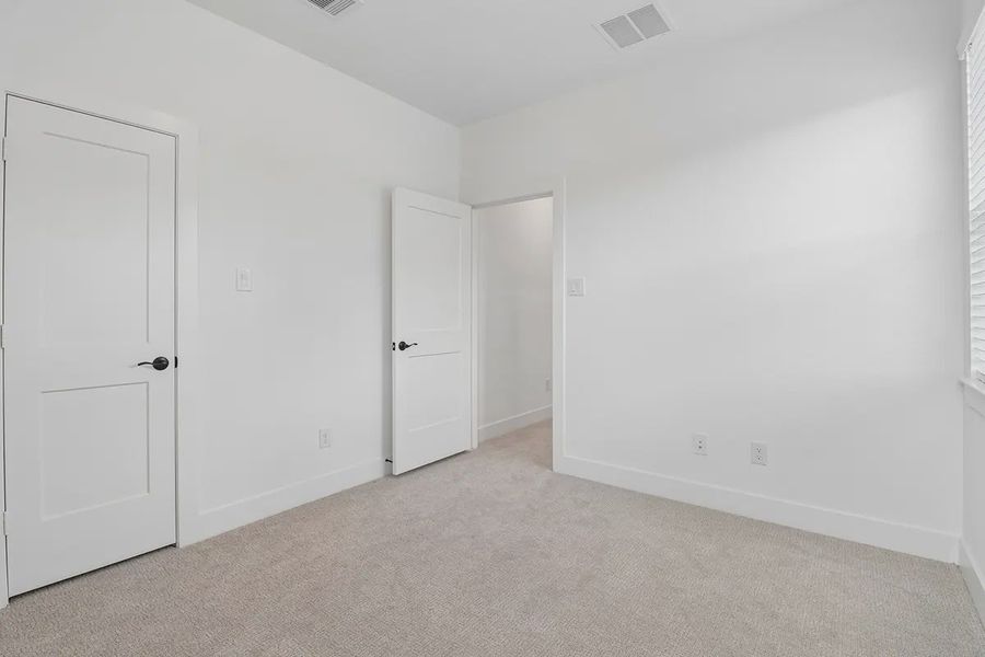 Spacious, unfurnished interior of a new home in Parkside on the River, Georgetown (Image 34).
