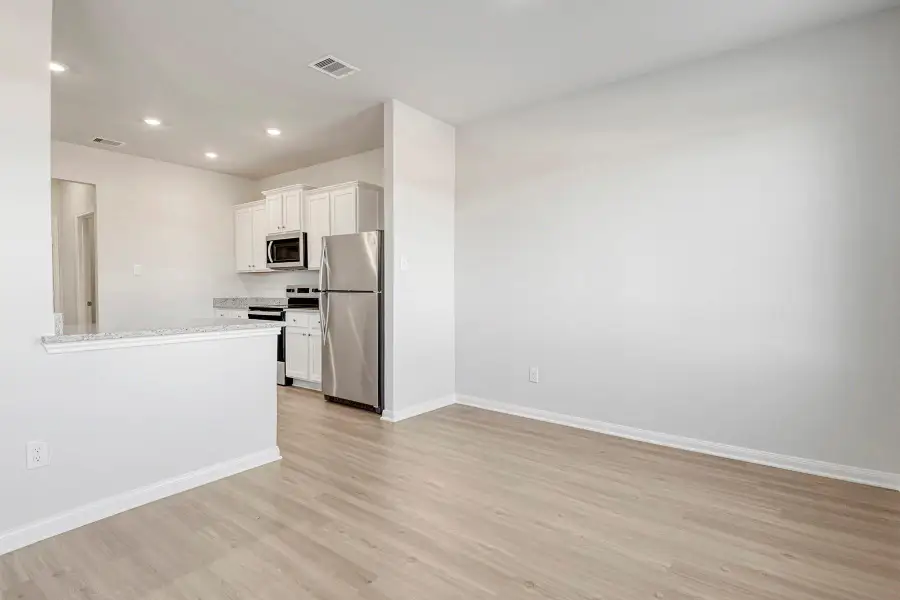 Spacious, unfurnished interior of a new home in Cypress Trails at Bauer Landing, Hockley (Image 11).