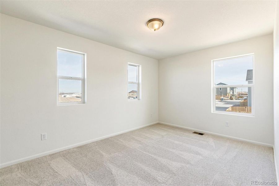 Spacious, unfurnished interior of a new home in Turnberry, Commerce City (Image 28).