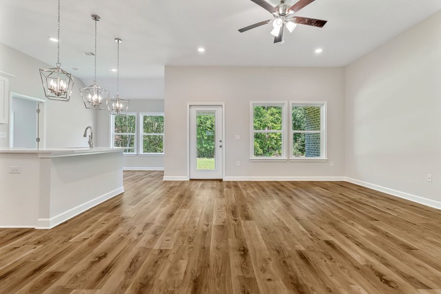 Spacious, unfurnished interior of a new home in Oak Hollow, Crestview (Image 20).