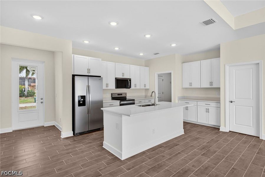 Furnished interior view inside a new home in Cape Coral, Cape Coral (Image 10).