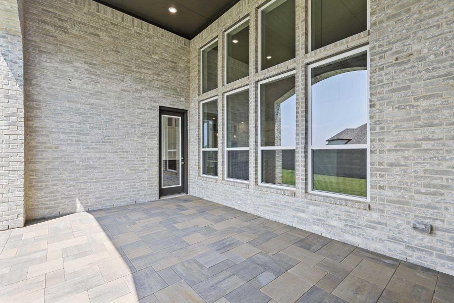 Spacious Outdoor Patio