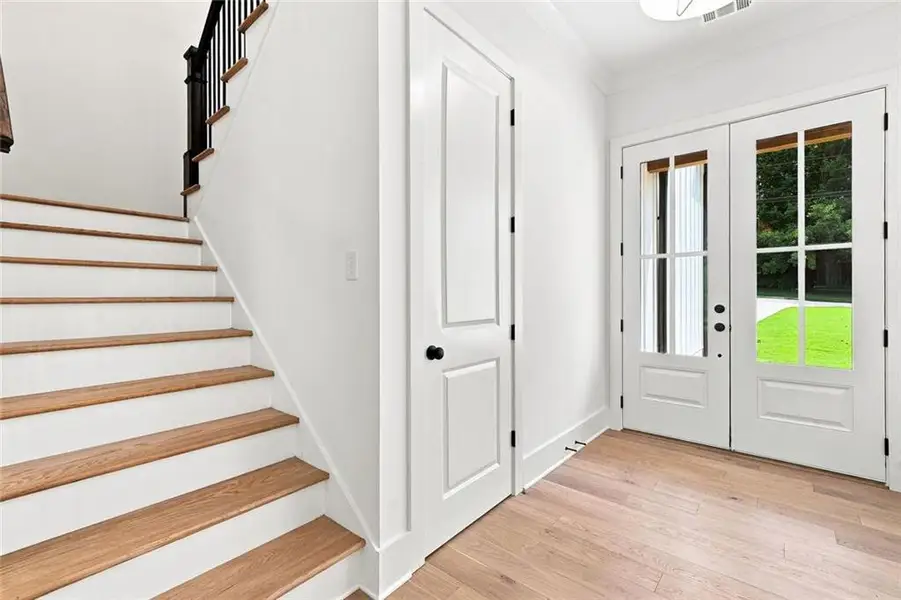 Spacious, unfurnished interior of a new home in , Marietta (Image 49).