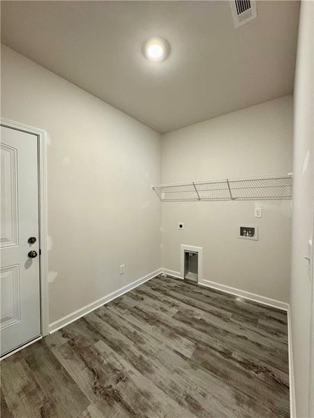 Spacious, unfurnished interior of a new home in , Eastanollee (Image 18).