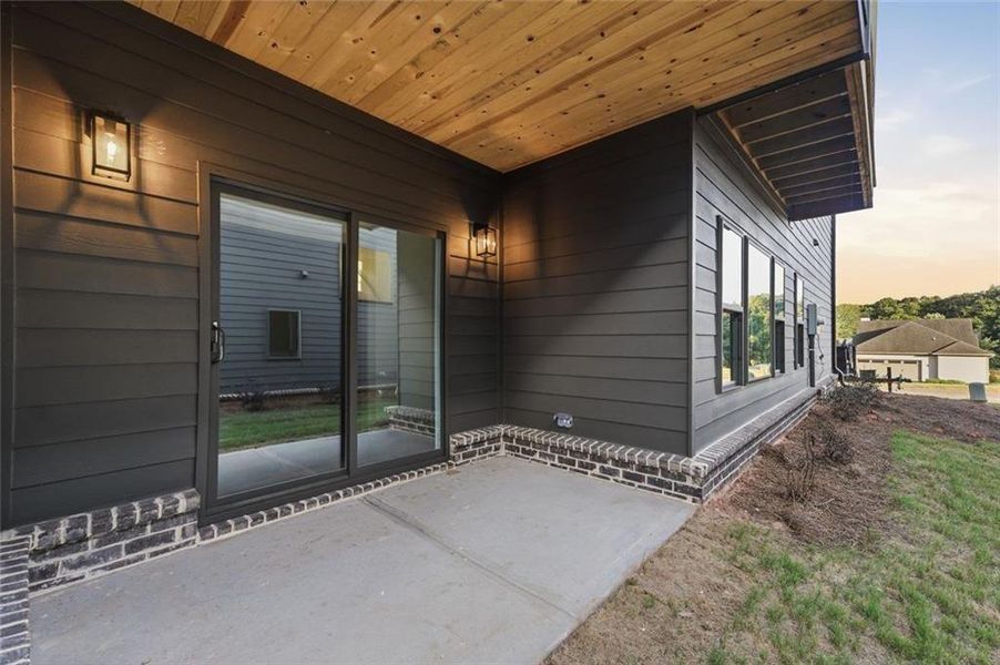 Exterior details and patio area of a home in , Athens (Image 18).