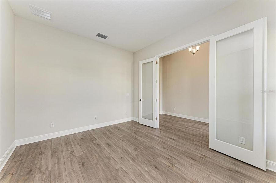 Spacious, unfurnished interior of a new home in Creek Ridge Preserve, Lithia (Image 27).