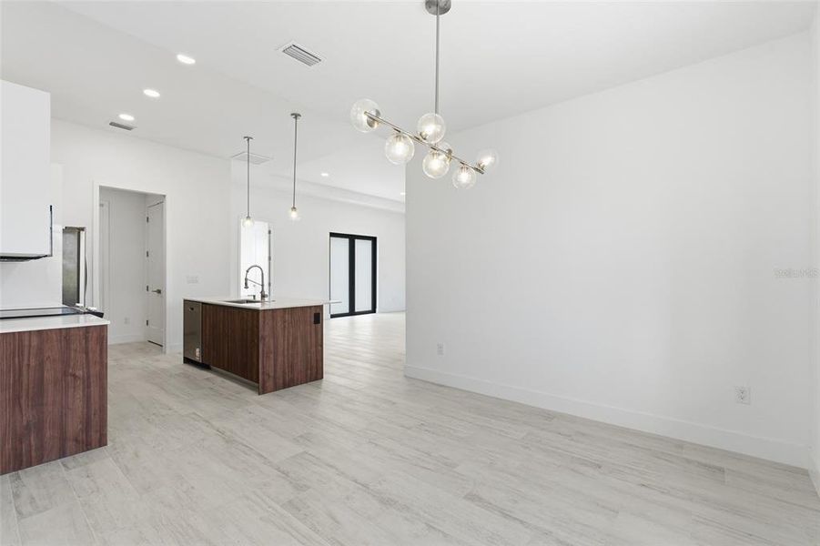 Spacious, unfurnished interior of a new home in , Port Charlotte (Image 15).