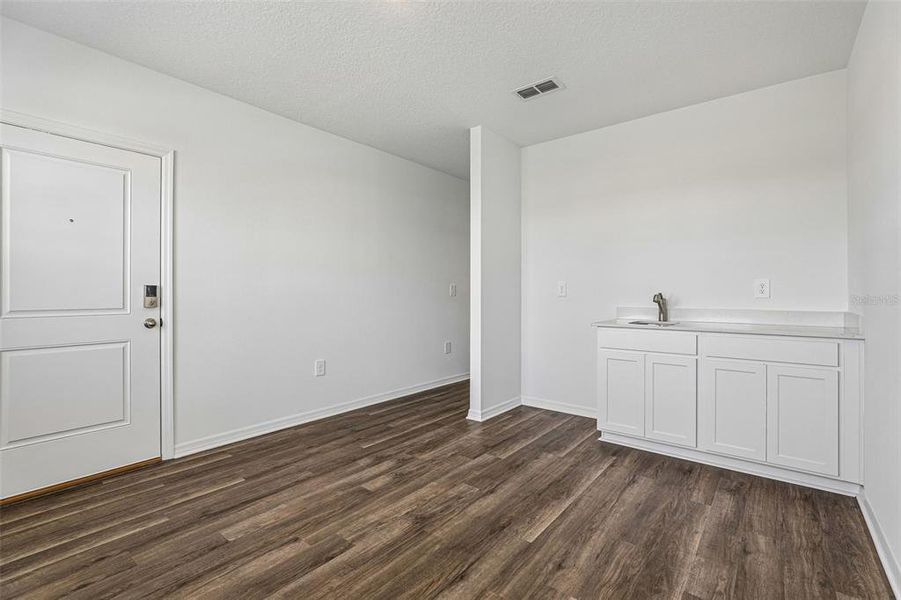 Spacious, unfurnished interior of a new home in , Davenport (Image 20).
