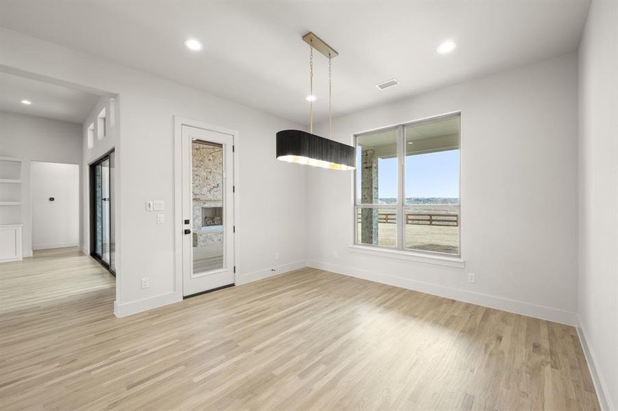 1849 Sutherland Crescent- Dining-1