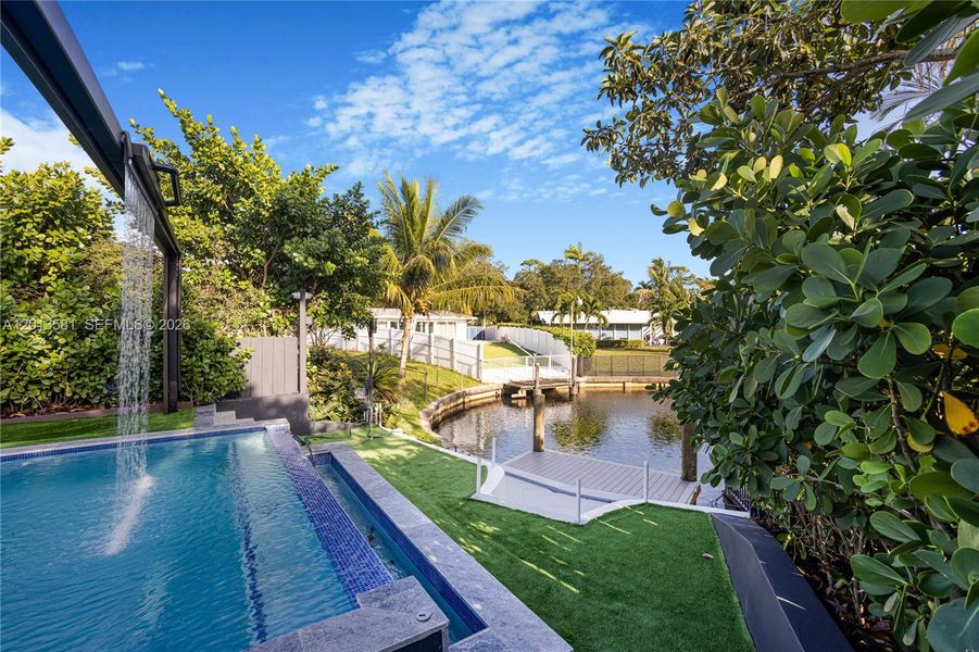 Exterior details and patio area of a home in , Fort Lauderdale (Image 25).