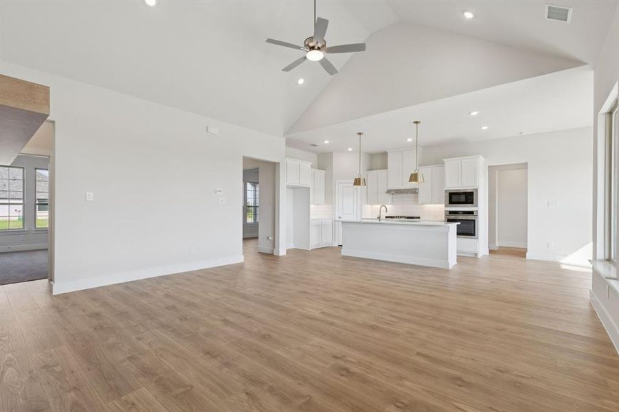 Spacious, unfurnished interior of a new home in Ellis Ranch Estates, Waxahachie (Image 23).