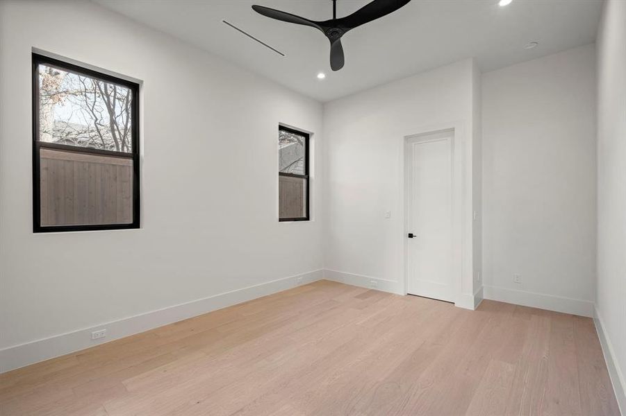 Spacious, unfurnished interior of a new home in , Dallas (Image 19).