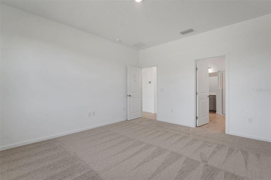 Spacious, unfurnished interior of a new home in Willowbrook North, Winter Haven (Image 22).