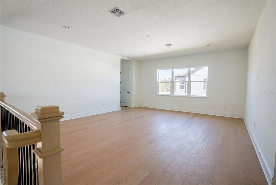 Spacious, unfurnished interior of a new home in , Orlando (Image 22).