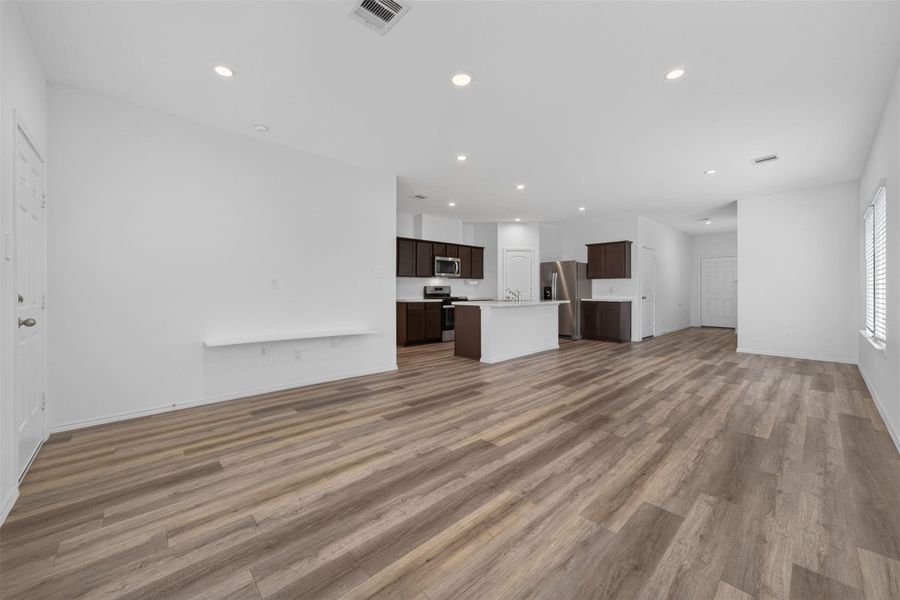 Spacious, unfurnished interior of a new home in , Houston (Image 29).