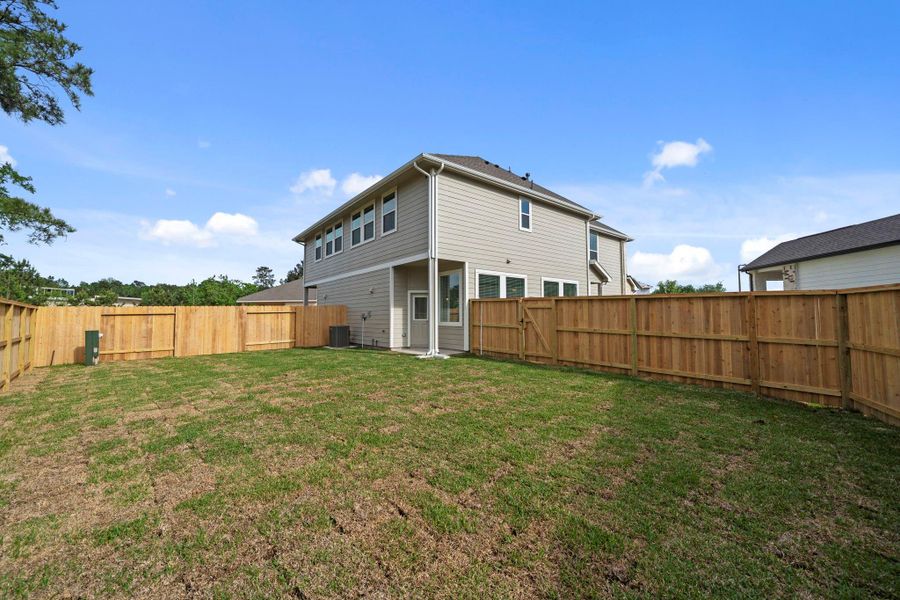 Exterior details and patio area of a home in Woodforest, Montgomery (Image 4).