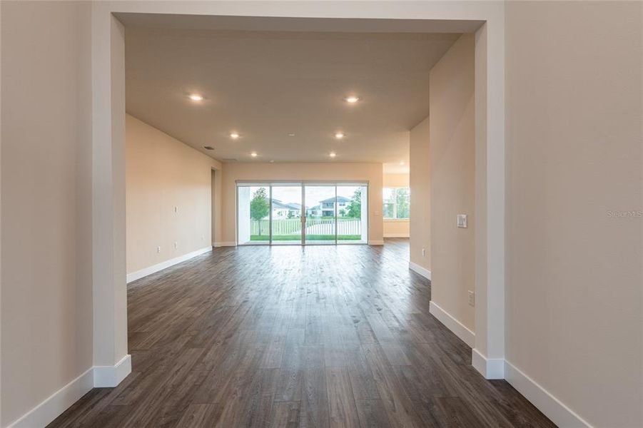 Spacious, unfurnished interior of a new home in , Wesley Chapel (Image 41).
