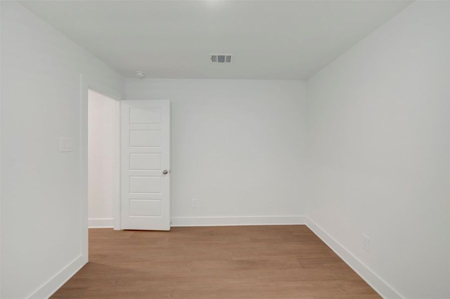Spacious, unfurnished interior of a new home in Sorella, Tomball (Image 35).