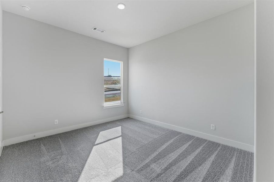 Spacious, unfurnished interior of a new home in Eagle Ridge Estates, Weatherford (Image 25).