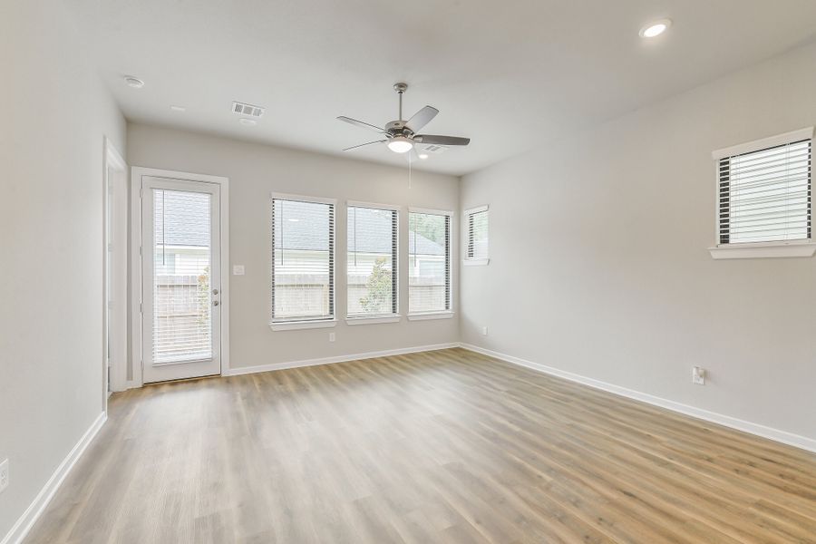 Spacious, unfurnished interior of a new home in Summer Place  35', Montgomery (Image 48).