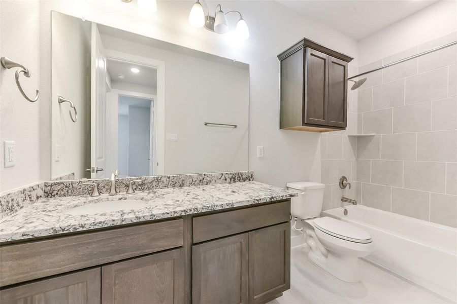Furnished interior view inside a new home in , Texas City (Image 13).