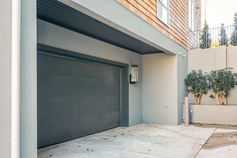 Exterior details and patio area of a home in , Palmetto (Image 3).