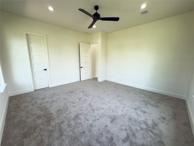 Spacious, unfurnished interior of a new home in , Livingston (Image 33).