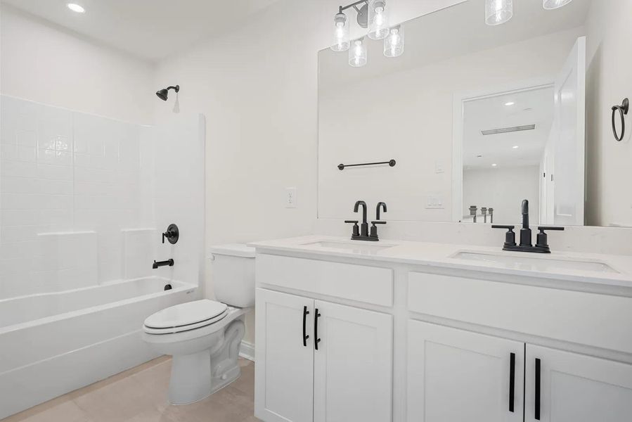 The Leighland D Bathroom