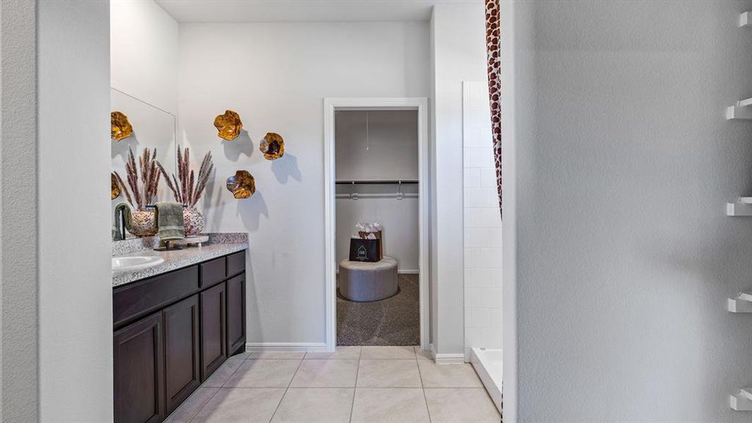 Furnished interior view inside a new home in Bella Vista, Granbury (Image 26).
